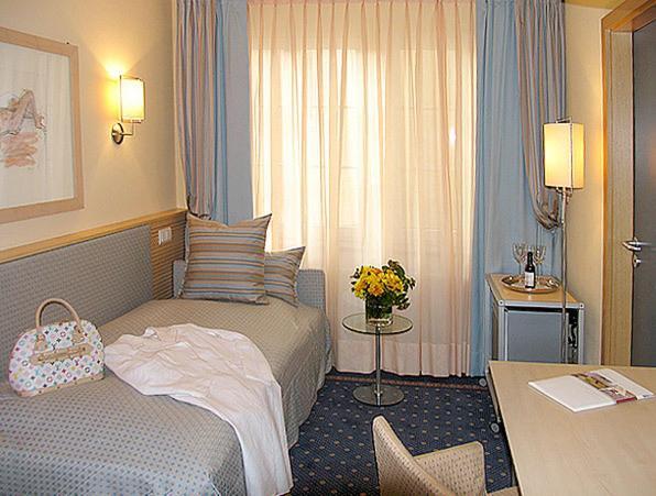 City Hotel Шопфхайм Екстериор снимка
