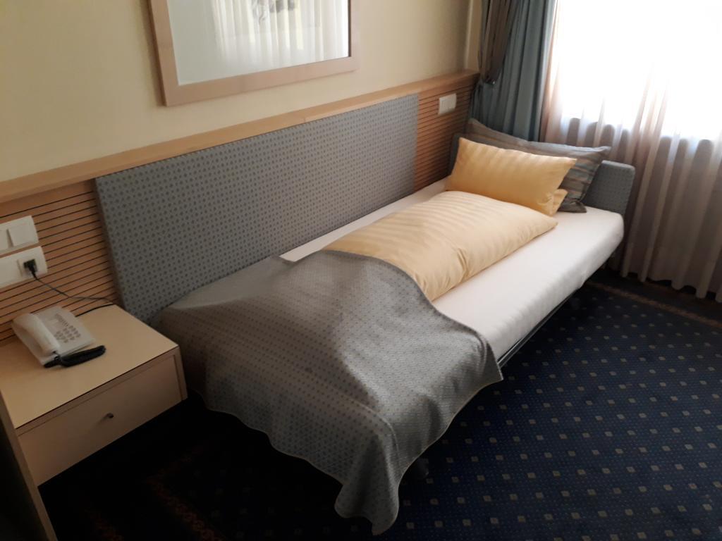 City Hotel Шопфхайм Екстериор снимка