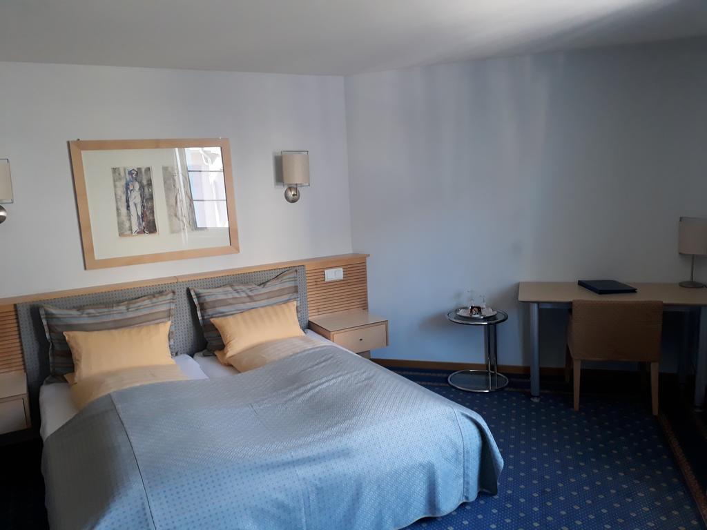 City Hotel Шопфхайм Екстериор снимка