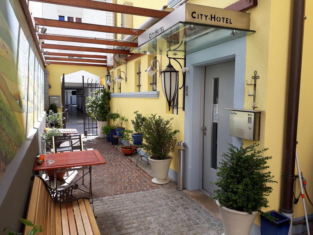 City Hotel Шопфхайм Екстериор снимка